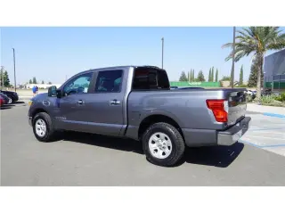 2017 Nissan Titan