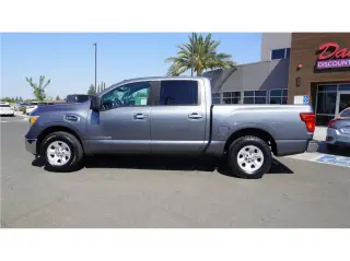 2017 Nissan Titan