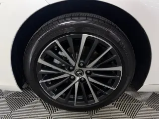 2025 Lexus ES