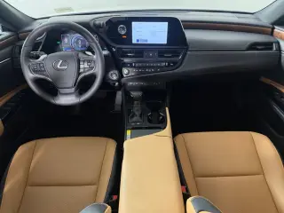 2025 Lexus ES