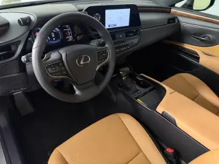 2025 Lexus ES