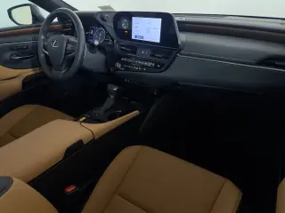 2025 Lexus ES