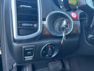 2013 PORSCHE CAYENNE