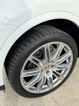 2017 Porsche CAYENNE