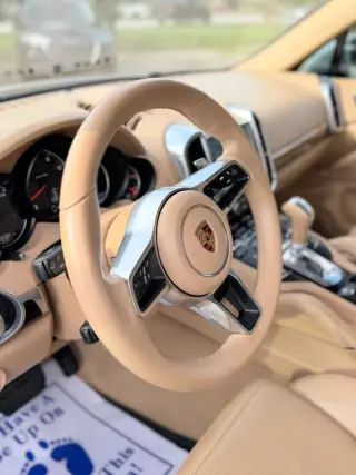2017 Porsche CAYENNE