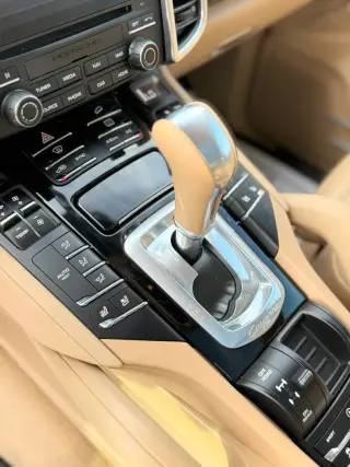2017 Porsche CAYENNE