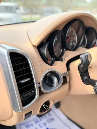 2017 Porsche CAYENNE