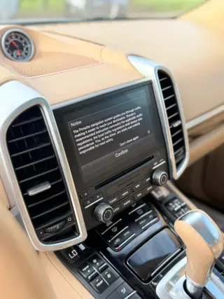 2017 Porsche CAYENNE
