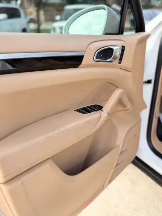 2017 Porsche CAYENNE