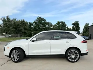 2017 Porsche CAYENNE