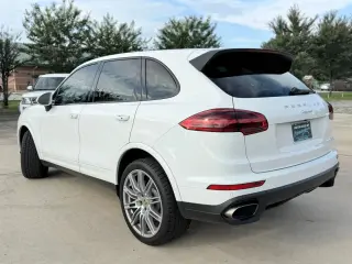 2017 Porsche CAYENNE