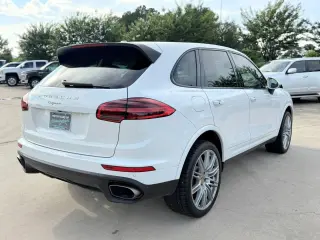 2017 Porsche CAYENNE