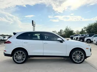 2017 Porsche CAYENNE