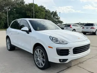 2017 Porsche CAYENNE