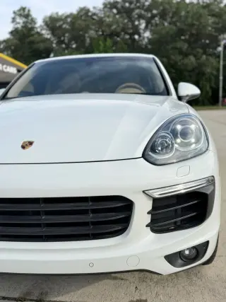 2017 Porsche CAYENNE
