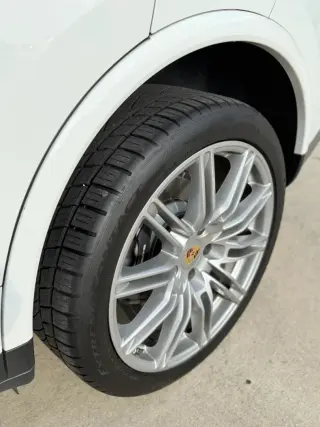 2017 Porsche CAYENNE
