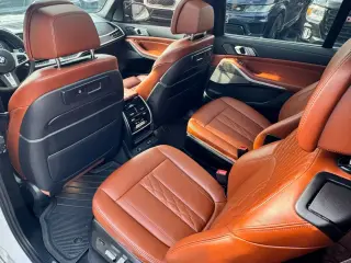 2021 BMW X7