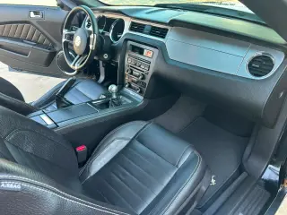 2011 Ford MUSTANG