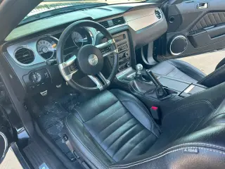 2011 Ford MUSTANG