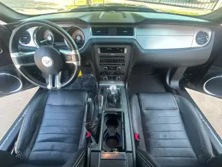2011 Ford MUSTANG
