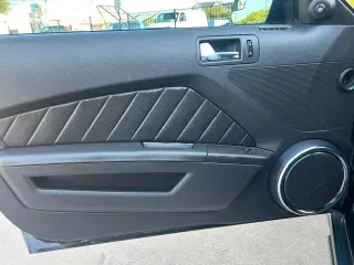 2011 Ford MUSTANG