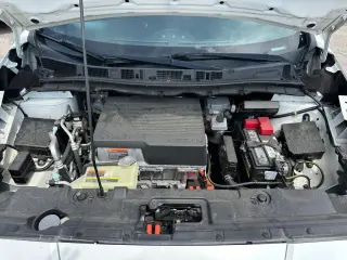 2018 NISSAN LEAF