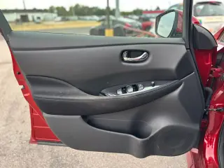2018 NISSAN LEAF