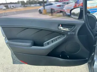 2017 KIA FORTE5