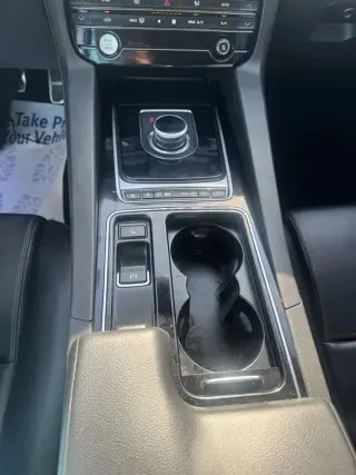 2019 JAGUAR F-PACE