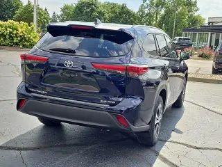 Toyota Highlander 2022 AWD XLE 4dr SUV