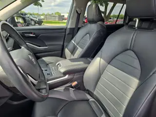Toyota Highlander 2022 AWD XLE 4dr SUV