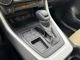 Toyota RAV4 2021 LE 4dr SUV