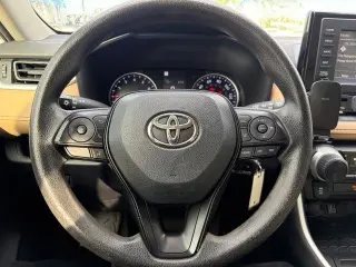Toyota RAV4 2021 LE 4dr SUV