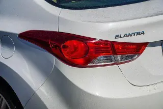Hyundai ELANTRA 2013 Limitada 4p Sedan