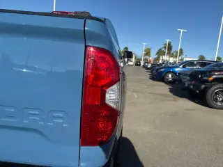 Toyota Tundra 2019 4x2 SR5 4dr CrewMax Cab Pickup SB (5.7L V8)