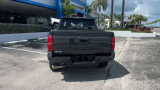 Toyota Tacoma 2024 4x4 SR5 4p Doble Cab 6.1 ft LB