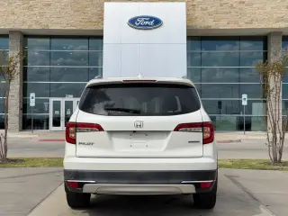 Honda Pilot 2019 Touring 4dr SUV con asientos del capitán traseros