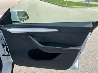 Tesla Model Y 2024 tracción en todas las ruedas Long Range 4p Crossover
