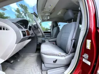Chrysler Town and Country 2010 Touring 4dr Mini-Van