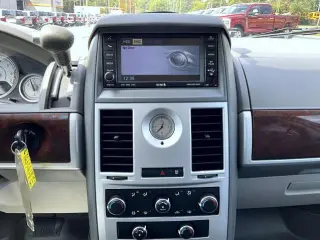 Chrysler Town and Country 2010 Touring 4dr Mini-Van