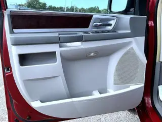 Chrysler Town and Country 2010 Touring 4dr Mini-Van