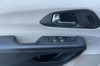 Chrysler Pacifica Plug-In Hybrid 2023 Touring L 4dr Mini-Van