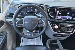 Chrysler Pacifica Plug-In Hybrid 2023 Touring L 4dr Mini-Van