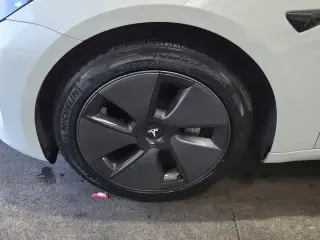 Tesla Model 3 2023 4dr Sedán