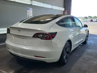 Tesla Model 3 2023 4dr Sedán