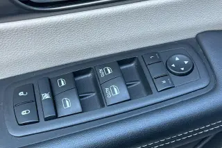 Chrysler Pacifica Plug-In Hybrid 2024 Select 4dr Mini-Van
