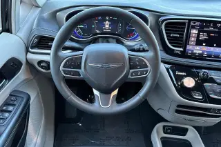 Chrysler Pacifica Plug-In Hybrid 2024 Select 4dr Mini-Van