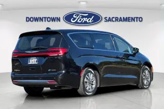 Chrysler Pacifica Plug-In Hybrid 2024 Select 4dr Mini-Van