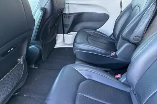 Chrysler Pacifica Plug-In Hybrid 2024 Select 4dr Mini-Van