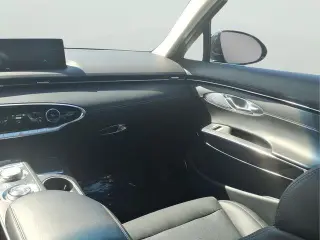 Genesis GV70 2025 AWD 2.5T Estándar 4p SUV